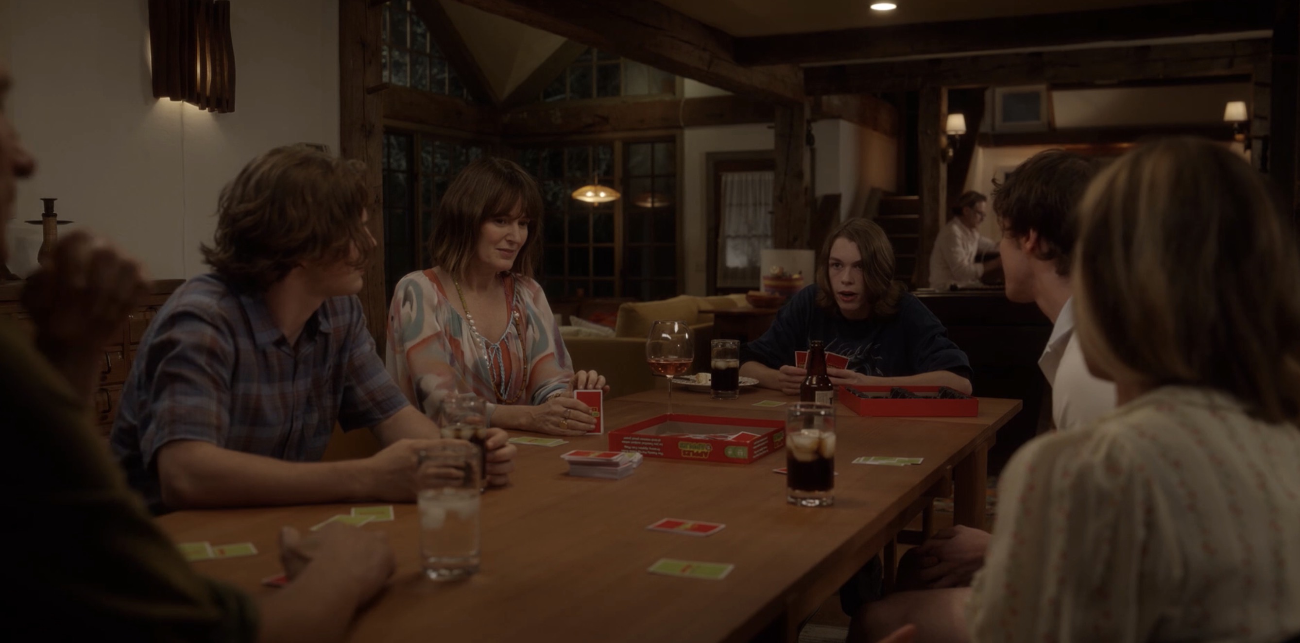 family playing aplpes to apples