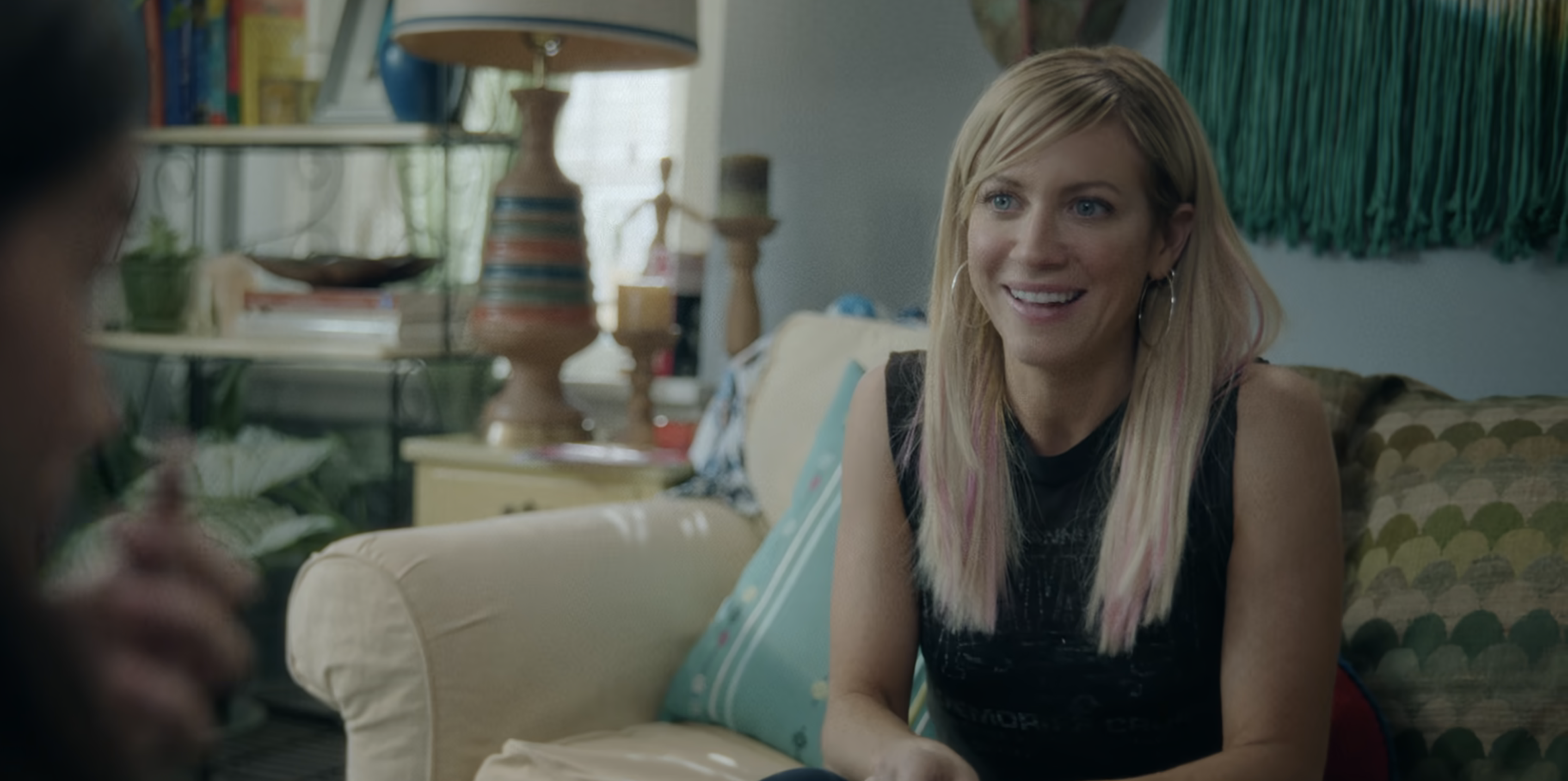 sophie with pink hair in The Hunting Wives