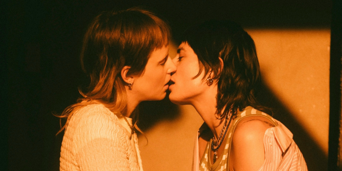 two people kissing