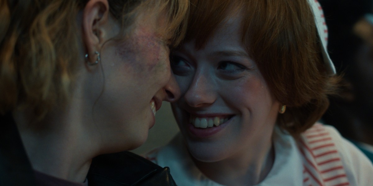 Stranger Things Robin and Vickie flirting