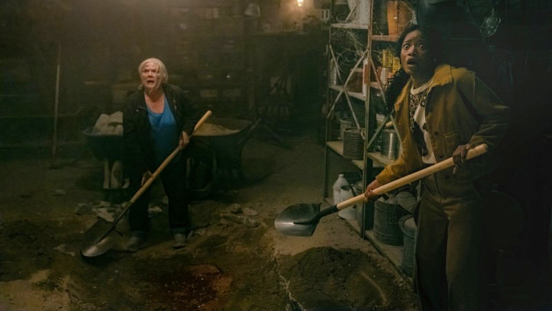 The 'Burbs: Dana and Samira are caught digging