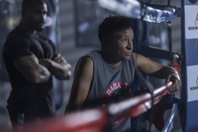 Wanda Sykes in Undercard, by a boxing ring