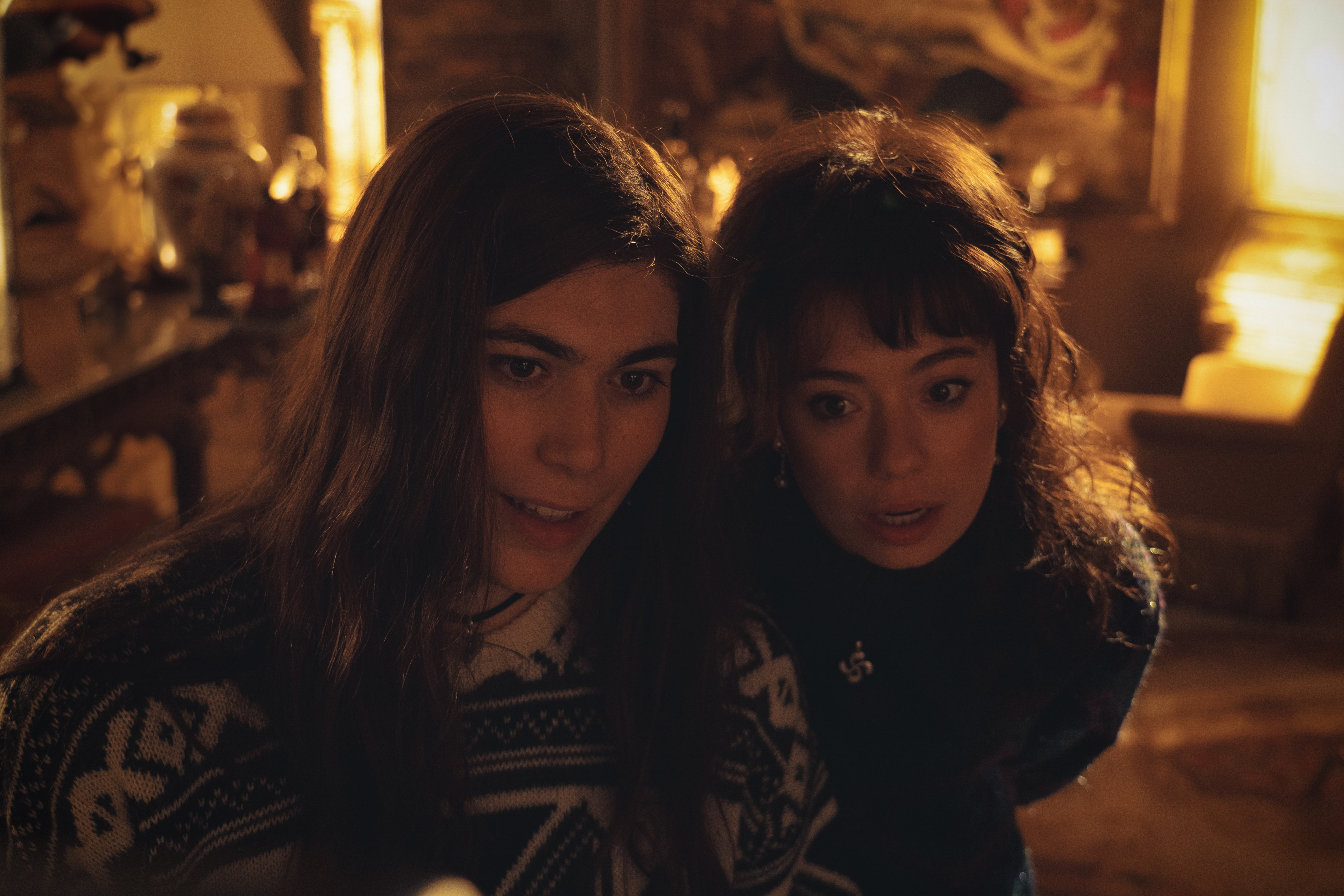 MI QUERIDA SEÑORITA. Elisabeth Martinez as Adela/Ad, Anna Castillo as Isabel in MI QUERIDA SEÑORITA. Cr. Michael Oats/Netflix © 2025