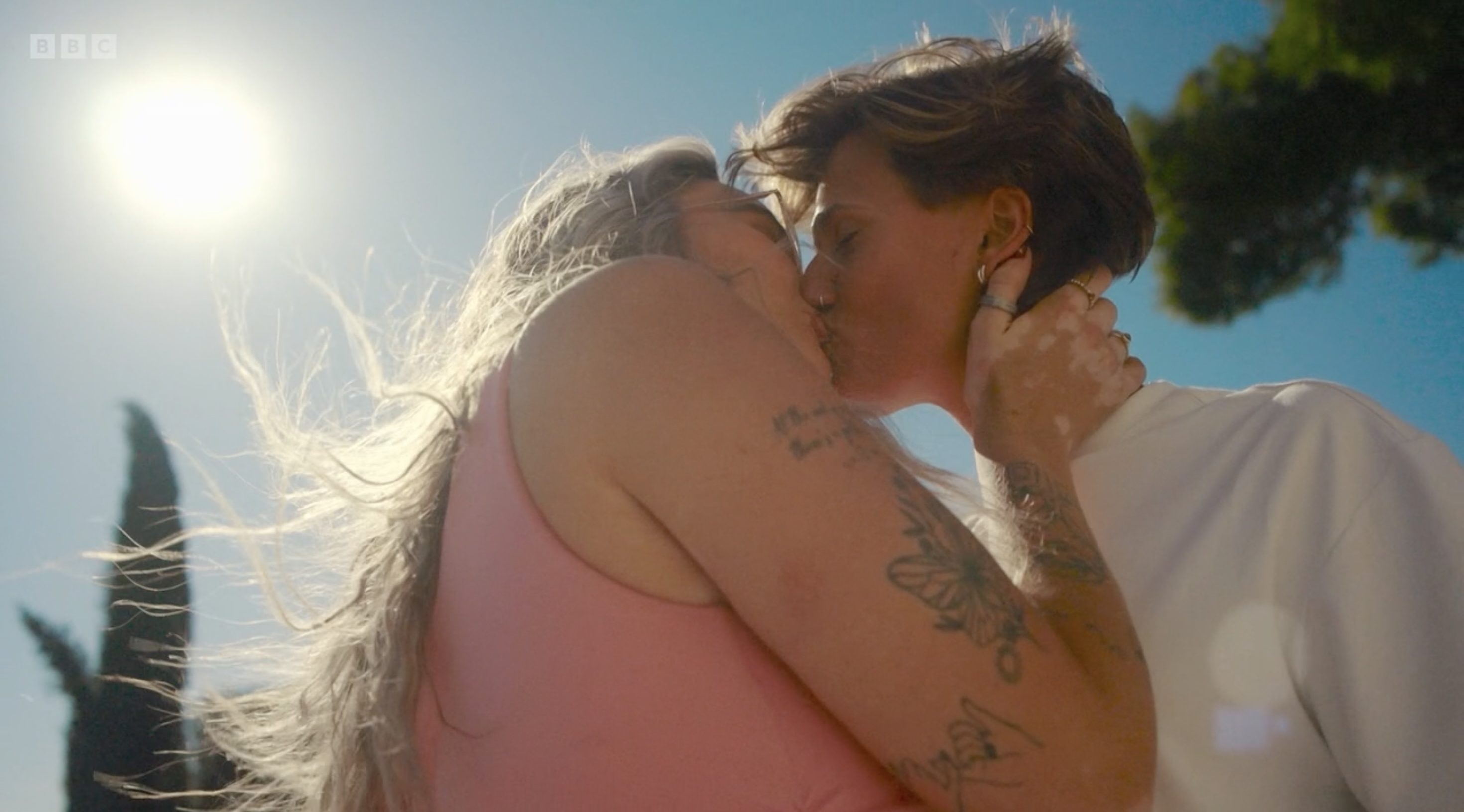 Elise and Faye kissing
