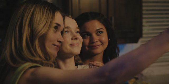 Mike Flanagan's Carrie: Chris, Carrie, and Sue take a selfie